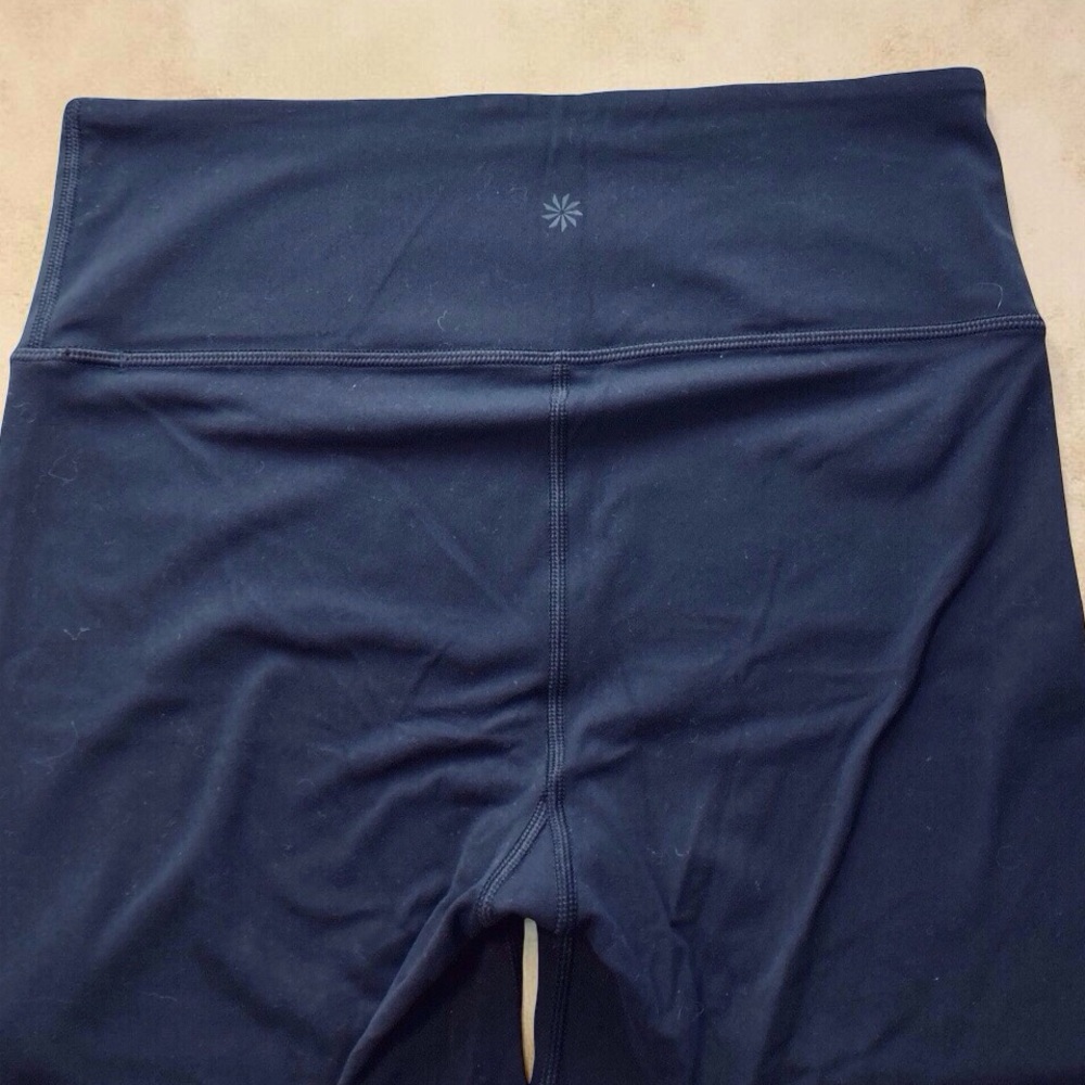 Athleta Elation 5” Shorts - Size M very good condition - Picture 6 of 7